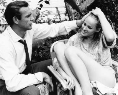 Ursula Andress 337 X 425 - 24k -