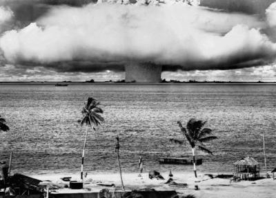 Atom Bomb (Bikini 1946) art print by Maxi Posters