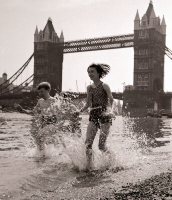 Children paddling on the foreshore below Tower Bridge