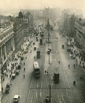 Nelson Pillar in Dublin, 1931